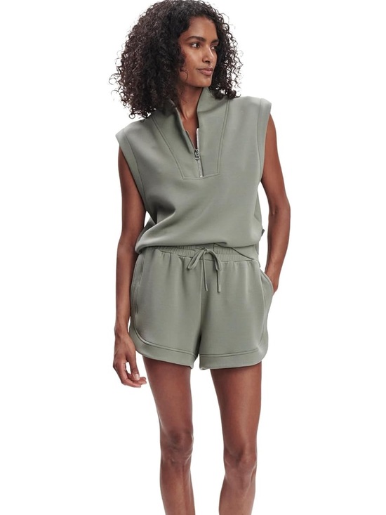 Varley Pants - Varley Ollie High-Rise Short 3.5'' + Loretta Half-Zip Sleeveless Sweat top